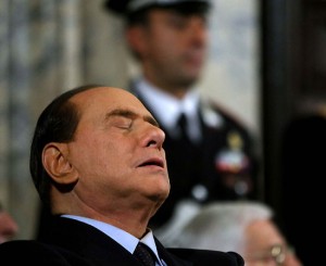 L’Italia è (sempre di più) ostaggio di Berlusconi