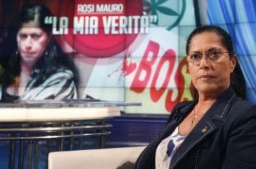 Lega Nord: Art.21 e Popolo Viola consegnano 5000 firme al presidente Schifani per dimissioni Rosy Mauro