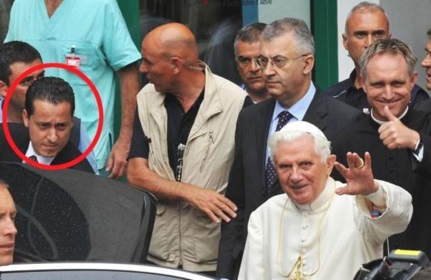 Vaticano sull’orlo di una crisi di nervi, fra spie, Ior e fine del regno