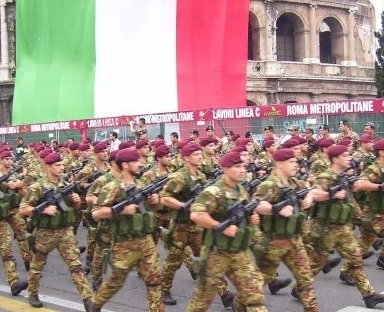 L’Italia ripudia la guerra, ma non il suo fascino perverso