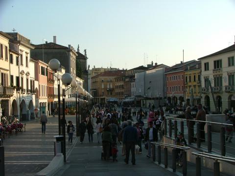 Il presidio a Venezia, gli attentati di oggi e quelli del passato