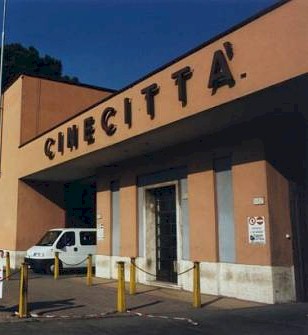 Cinecittà occupata manifesta davanti al Ministero dei Beni Culturali