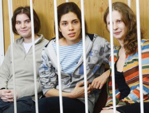 Repressione in Russia: Le Pussy Riot in carcere per una canzone anti-Putin