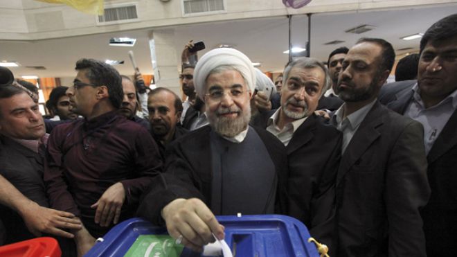 Iran, la grande partita di Khameney