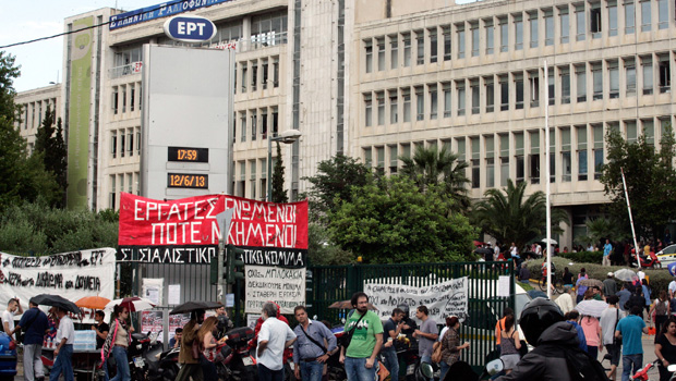 Grecia, la protesta continua ed apre una breccia