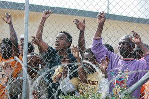 Brutto clima nei confronti di migranti e rifugiati, l’appello di Amnesty a Mattarella