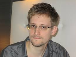 Finalmente Edward Snowden ha un passaporto, almeno sembra