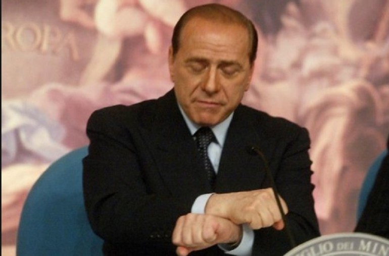 Berlusconi: ‘O la grazia o il voto’. Come ‘o la borsa o la vita’