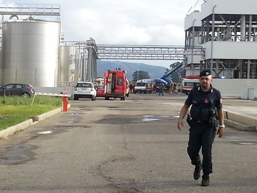 Lamezia Terme, esplode silo in una fabbrica. Tre morti