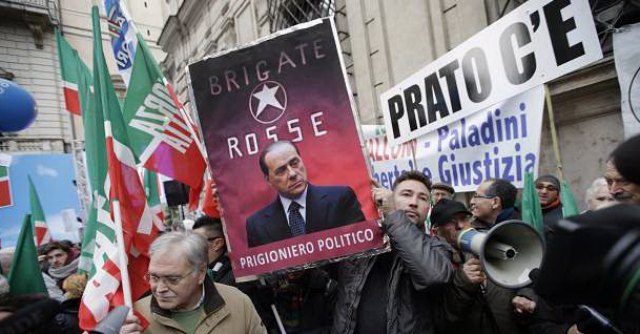 Decadenza Berlusconi: ‘Colpo di stato’. Perché l’Europa tace?