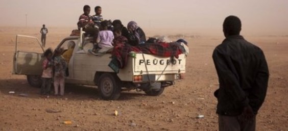 Niger, 92 migranti morti nel deserto. Bandiere a mezz’asta nella capitale Niamey