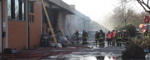 Prato, fabbrica-dormitorio in fiamme. Morti 7 operai cinesi. Articolo21, “non è tragica fatalità. Media accendano i riflettori”