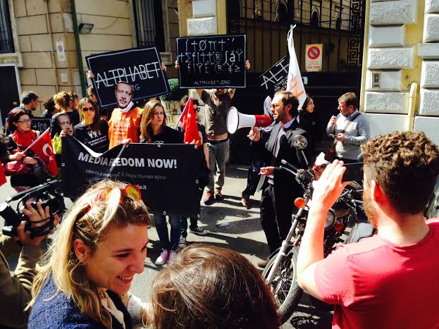 Media: a Roma successo per la manifestazione su libertà di stampa in Turchia