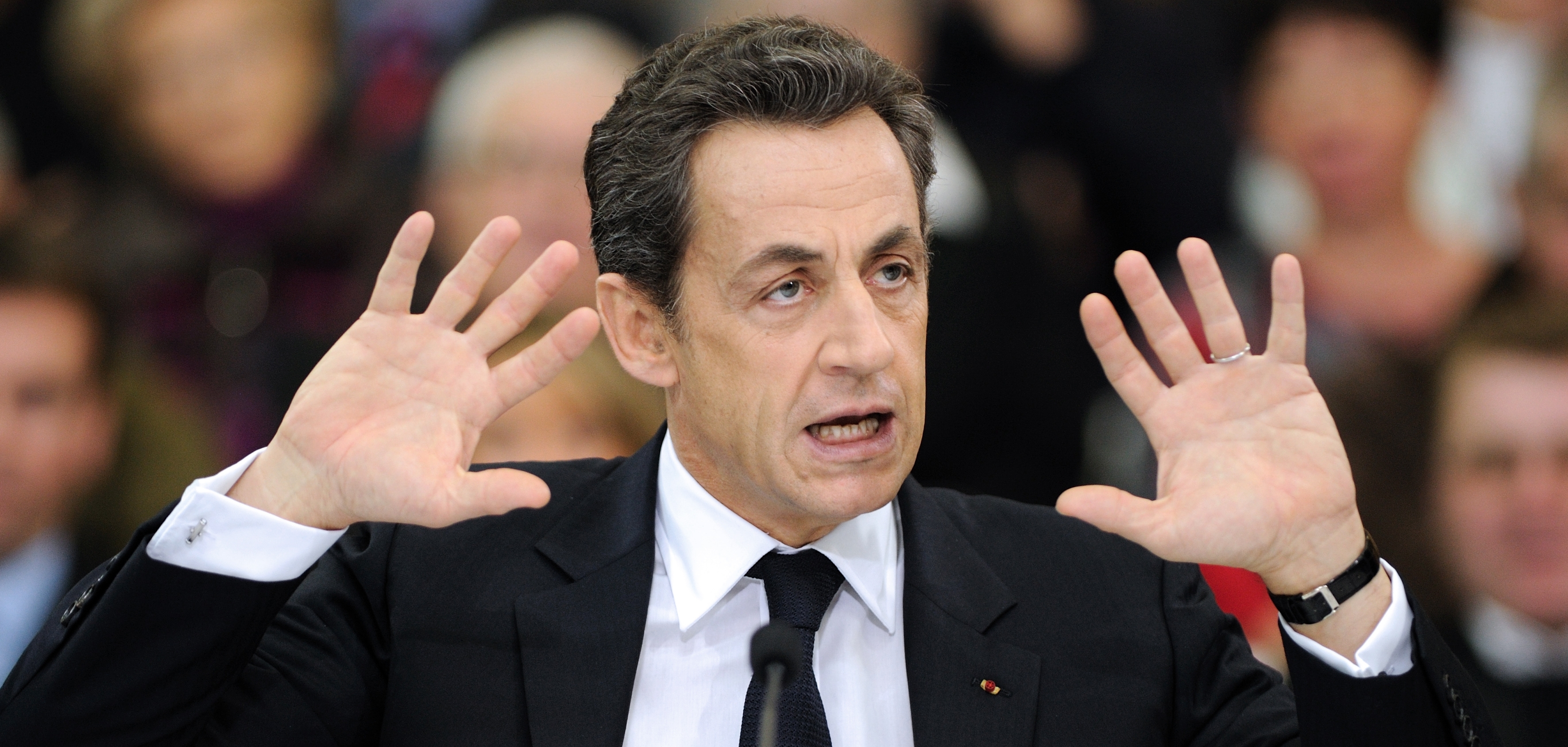 Sarkozy in stato di fermo. L’accusa è di uso di poteri pubblici per deviare la giustizia