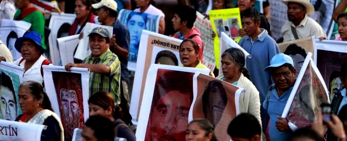 “Vivi li hanno presi e vivi li rivogliamo”: il mondo dell’informazione illumini mobilitazione per il Messico 