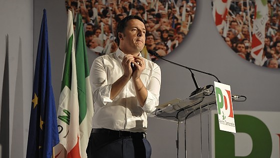 Caro Renzi, non ti permetto più! Pd, maggioranza e minoranza a confronto. Berlusconi licenzia.