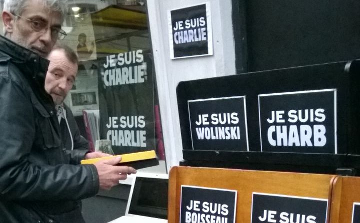 Charlie Hebdo torna in edicola. La prima uscita “normale” dopo l’edizione speciale del dopo attentato