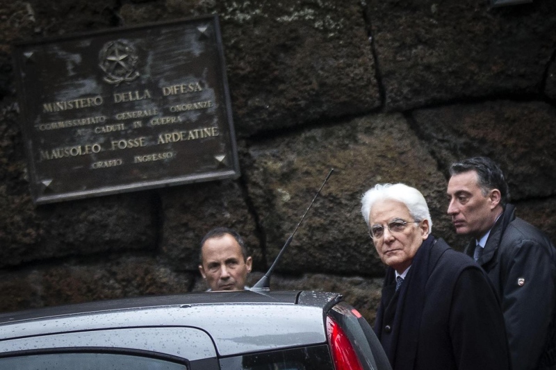 L’omaggio del neoeletto presidente Mattarella alle Fosse Ardeatine