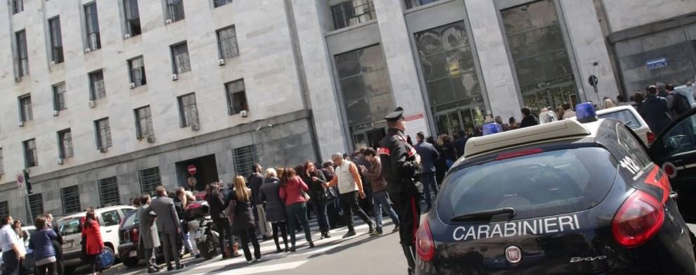 Milano, imputato di bancarotta spara in tribunale e fa una strage. Tre morti