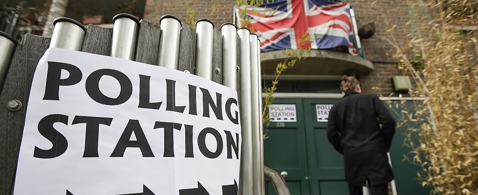 Elezioni britanniche, Cameron in testa su Miliband negli Exit poll. Risultato record per gli indipendenti scozzesi di Nicola Sturgeon