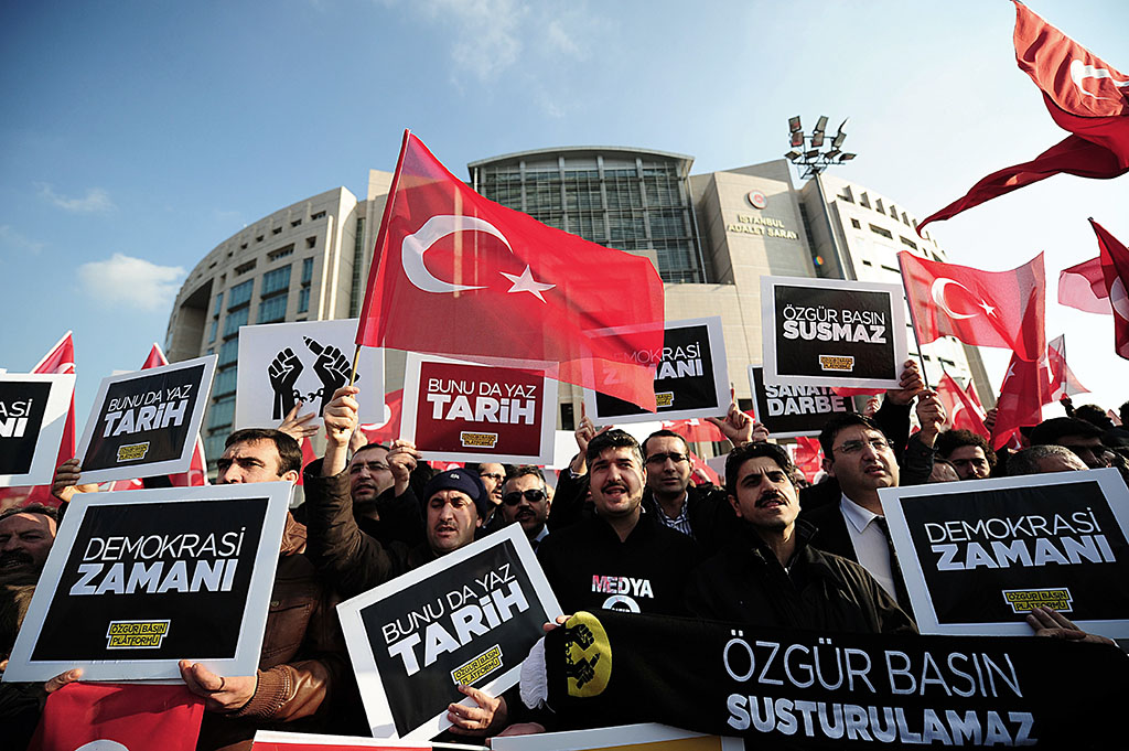 Turchia, “Siamo con voi”, l’appello contro le minacce di Erdogan