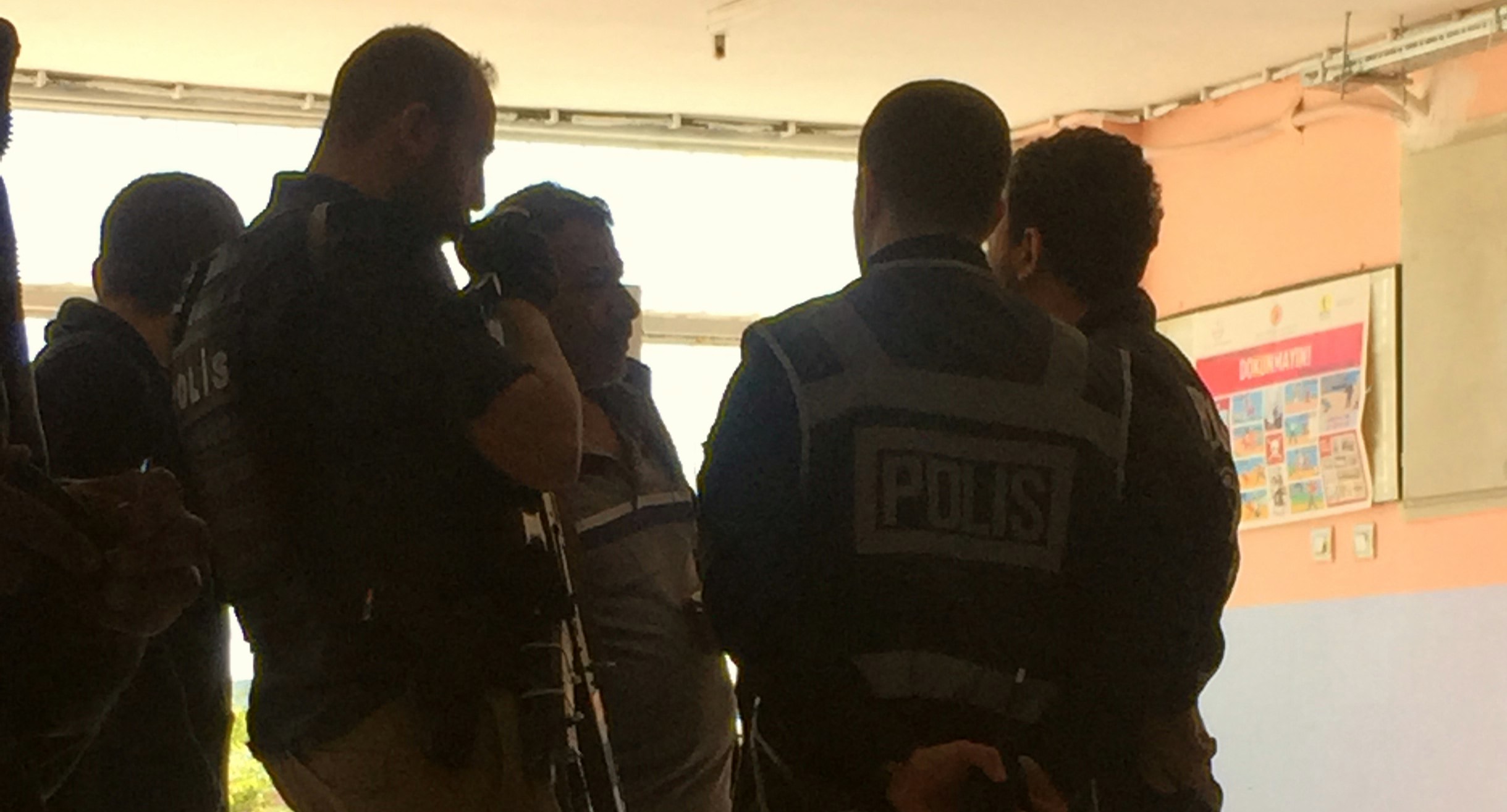Turchia al voto, polizia armata nei seggi