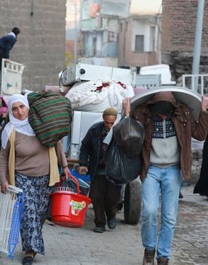 Kurdistan turco: in 100mila lasciano le proprie case per cercare luoghi sicuri