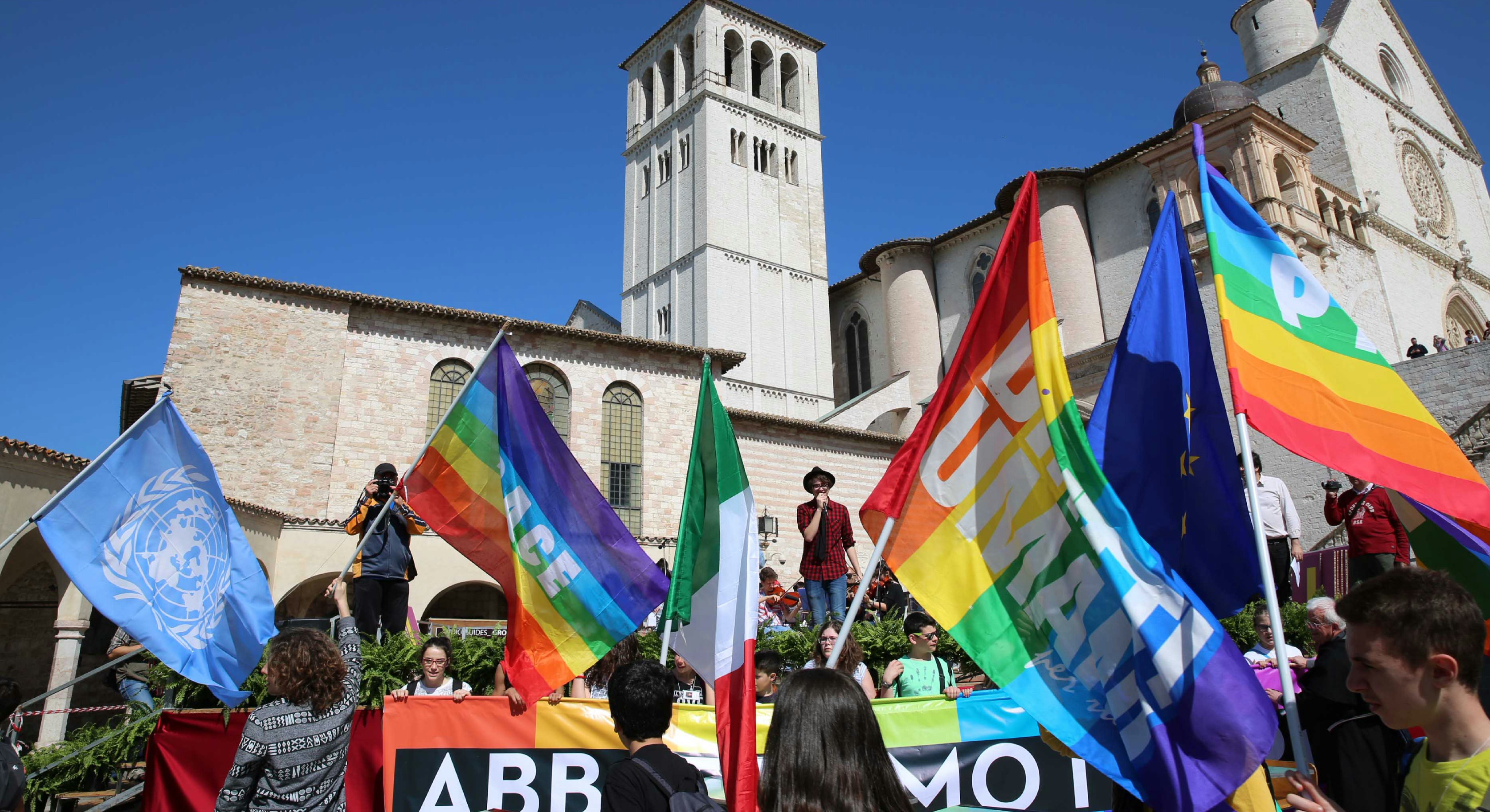 Assisi: 5mila ragazzi contro tutti i muri