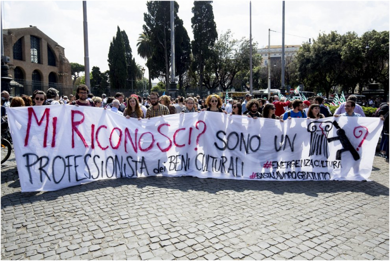 Tanta gente in piazza, tanti giovani assieme ai pionieri della tutela per attuare l’art. 9 della Costituzione contro le ruspe di Renzi-Franceschini