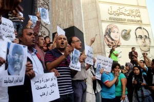 Egitto, restano in carcere i giornalisti Amr Badr e Mahmoud El-Sakka