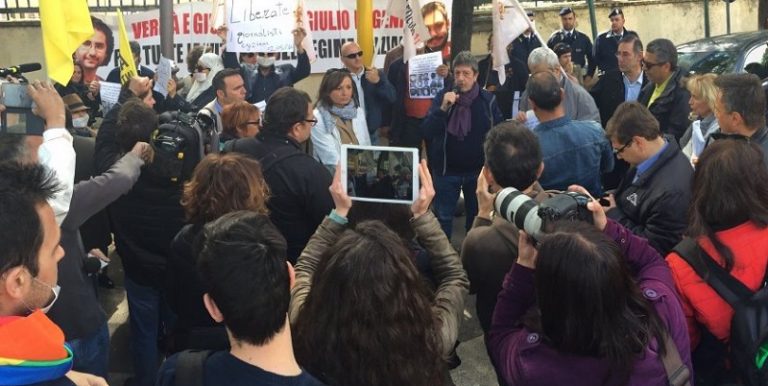 Sit-in contro i bavagli: tutti insieme per la libertà di stampa e i diritti umani