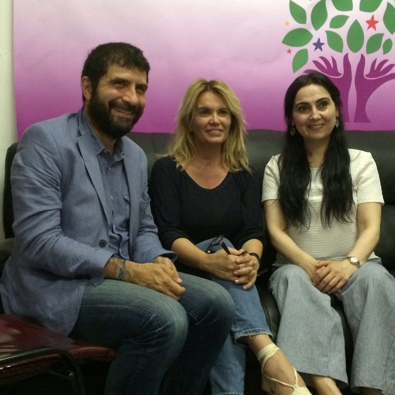Il kurdistan a Milano. Articolo21 ha incontrato la deputata curda Yuksekdag