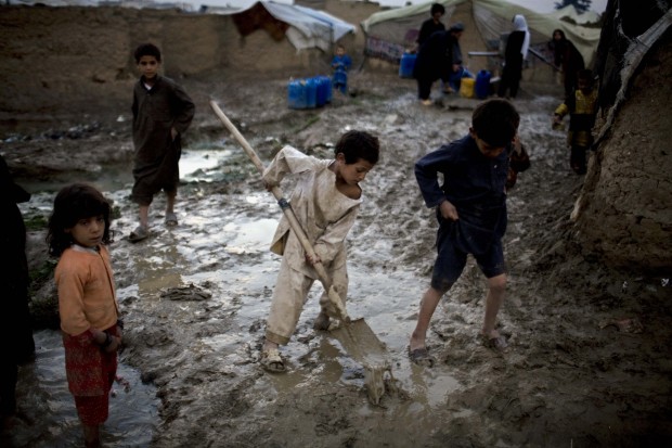 Afghanistan: Save the Children chiede maggiore protezione per i bambini, “sono un terzo delle vittime civili nel Paese”