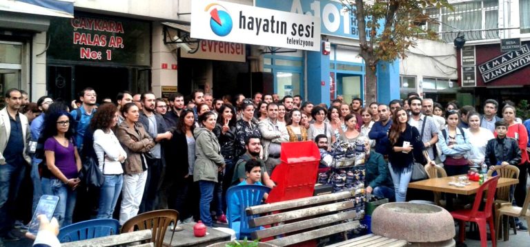 Turchia. Le giornaliste del canale Hayatin Sesi TV, vittime della repressione di Erdogan