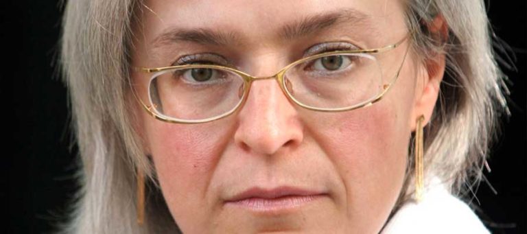 Dieci anni fa assassinata Anna Politkovskaja. I mandanti non hanno nemmeno finto di cercarli