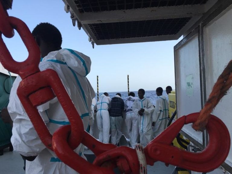 “E’ questa l’Europa?” Viaggio con i volontari della nave Aquarius in soccorso nel Mediterraneo