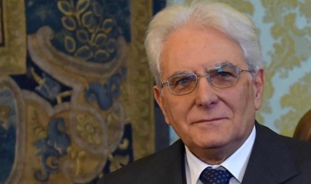 Sgambetti a Mattarella da sinistra e da destra