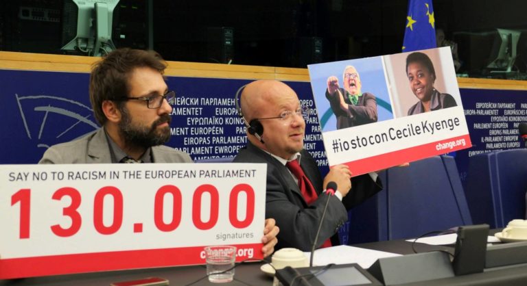 Revocata l’immunità all’europarlamentare Borghezio. Una vittoria di Articolo21 e delle 130mila firme raccolte su Change.org