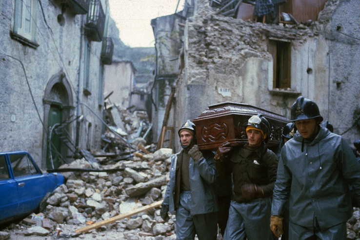 36 anni fa il terremoto dell’Irpinia. La ricostruzione e la gigantesca speculazione