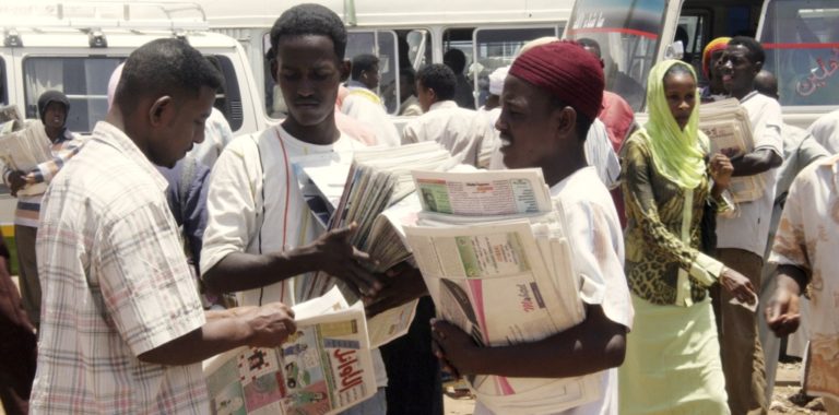 Nuova ondata di repressione in Sudan, raffica di arresti e sequestro copie di quotidiani