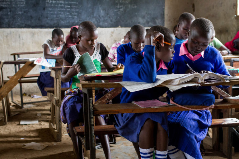 “A San Valentino fai un doppio gesto d’amore. Adotta un bambino a distanza”. La campagna di sensibilizzazione di Action Aid