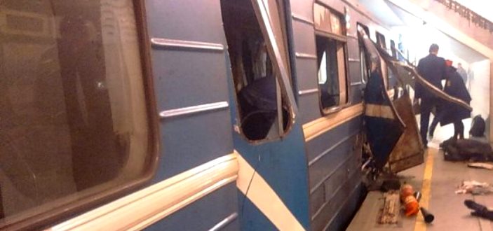 San Pietroburgo, esplosione nel metrò: 10 morti. Il terrore torna in Russia