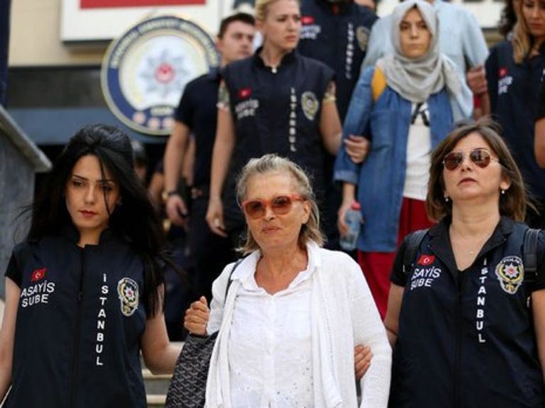 Turchia, espulso giornalista francese mentre per 30 colleghi di Zaman procura chiede l’ergastolo