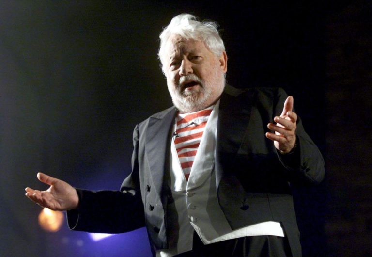 Paolo Villaggio…. “paura in palcoscenico”. Ricordando il suo “Delirio di un povero vecchio”  recitato a inizio millennio