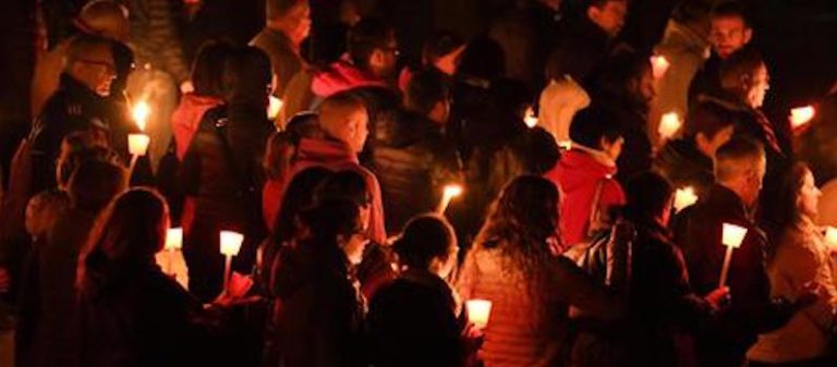Ore 3.36 Le campane suonano per ricordare le vittime del 24 agosto di un anno fa. Amatrice non dimentica