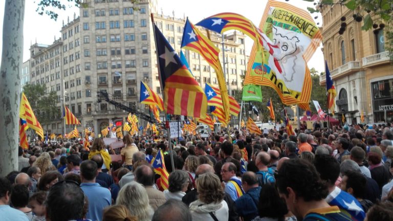 Rajoy propone un duro commissa-riamento della Catalogna