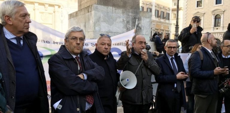 I rappresentanti dei giornalisti in piazza: “Un giornalismo precario rende precaria la democrazia”