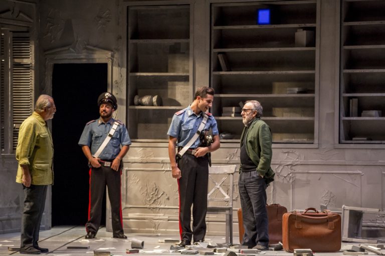 Teatro Eliseo. “Lacci”, le invisibili catene emotive: profondo, avvincente