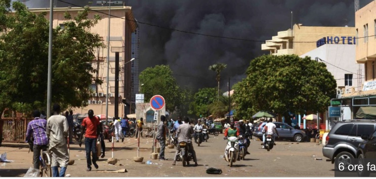 Burkina Faso, doppio attacco nella capitale. Colpita anche l’ambasciata francese. 28 morti