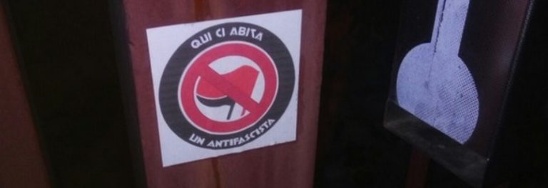 Pavia: “Qui ci abita un antifascista”. Marchiati, come le case degli ebrei durante il nazismo